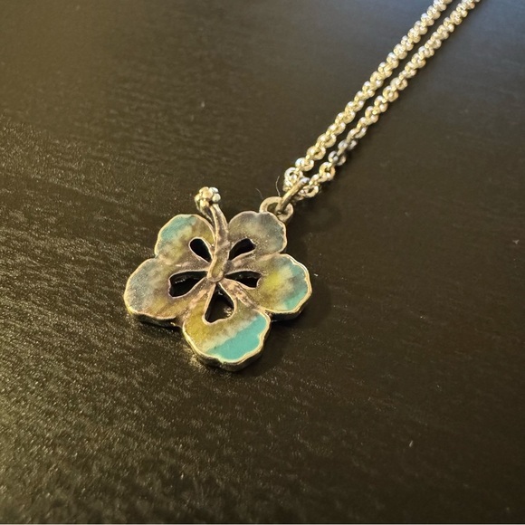 ⚜️3 for $30⚜️ Claire’s Floral Hibiscus Flower Enamel Pendant Necklace - Picture 12 of 13